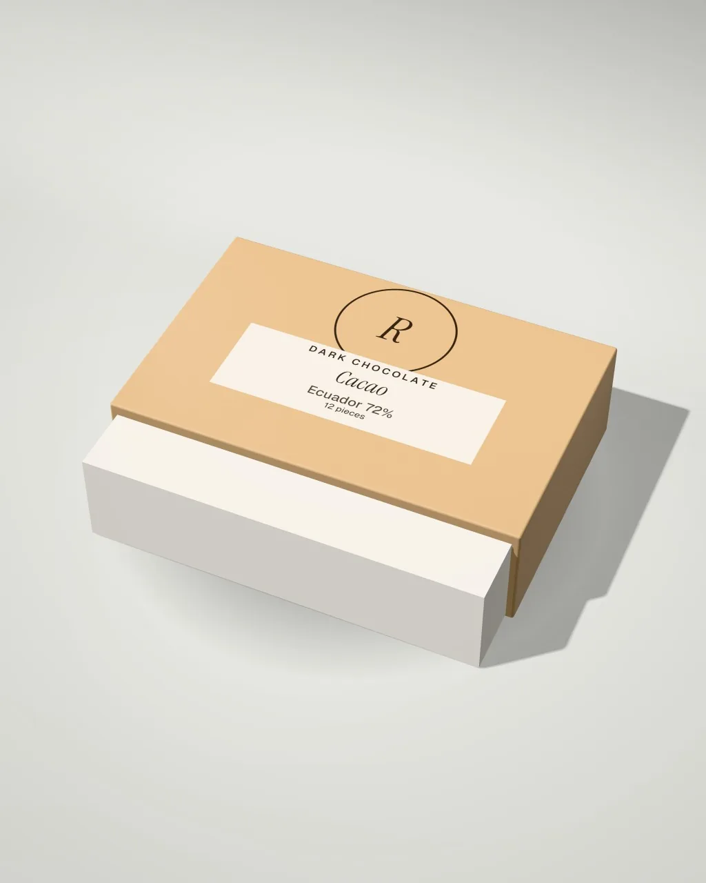 Mockup: Caja corredera en un estudio claro, vista en ángulo
