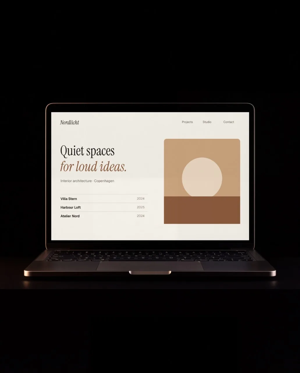 Mockup: Laptop de frente, negro