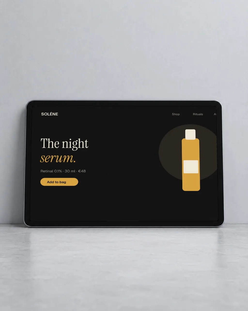 Mockup: Tablet apoiado na parede